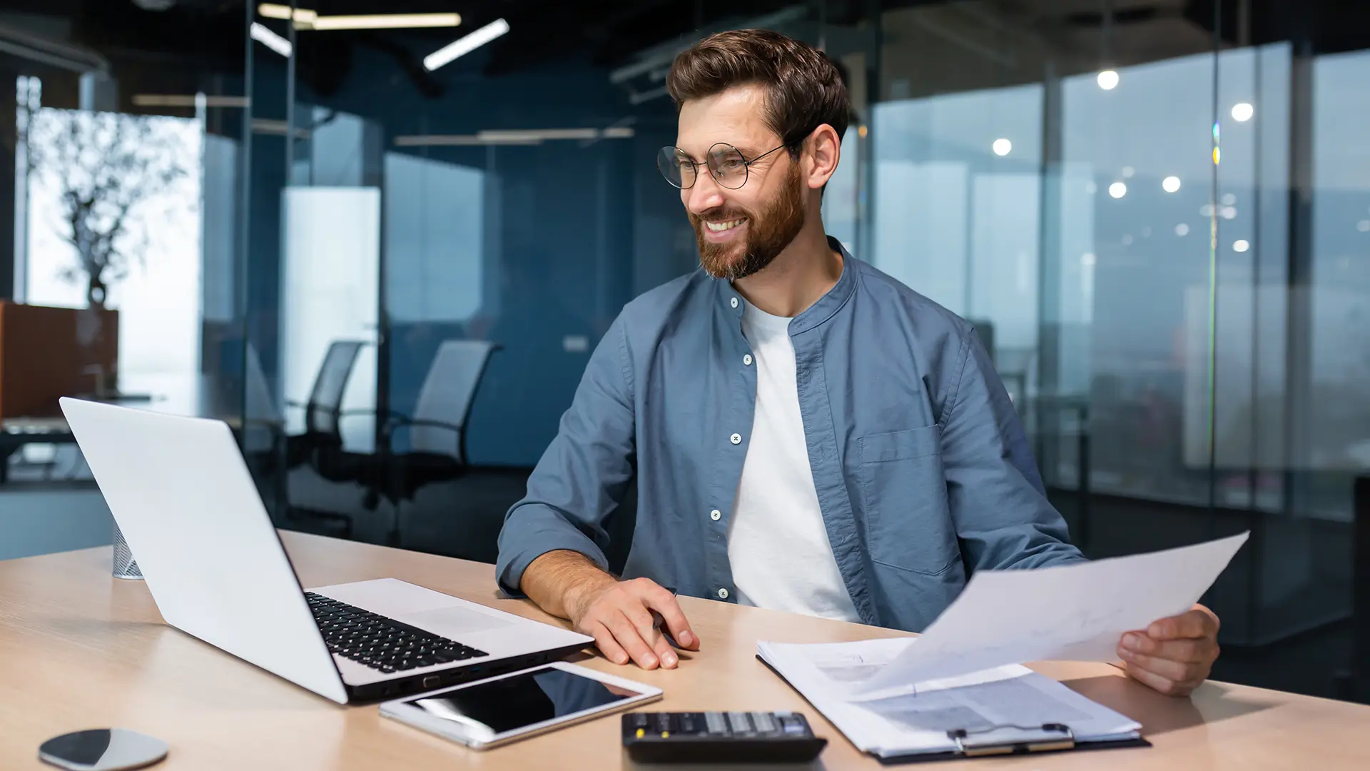 ¿Cuánto gana un contador público en Colombia en 2026? Salarios reales y rangos por experiencia